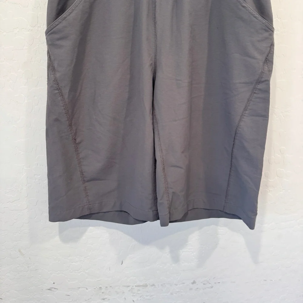 The North Face Charcoal Grey Athletic Shorts Mens Medium Athleisure Workout
